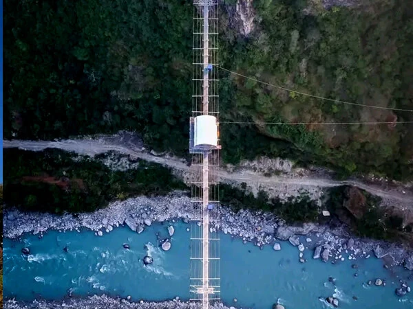 The Cliff Bungee, Nepal